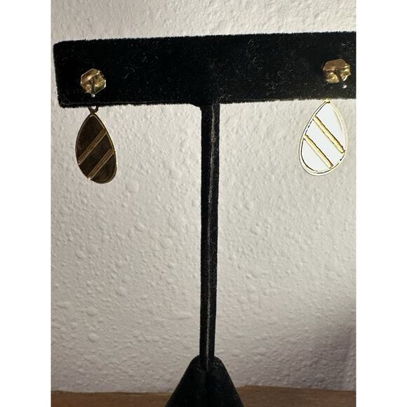 Vintage Hot Pink Enamel & Gold Tone 1" Oval Pierced Earrings - Picture 3 of 6